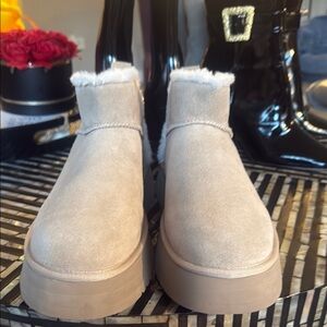 Koolaburra Women's Short Suede Winter Boots in Light Beige